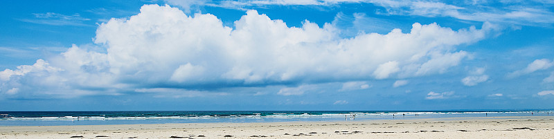 Surfer,Strand,der,Bretagne,?Pointe,de,la,Torche“,im,Web,Banner,Format