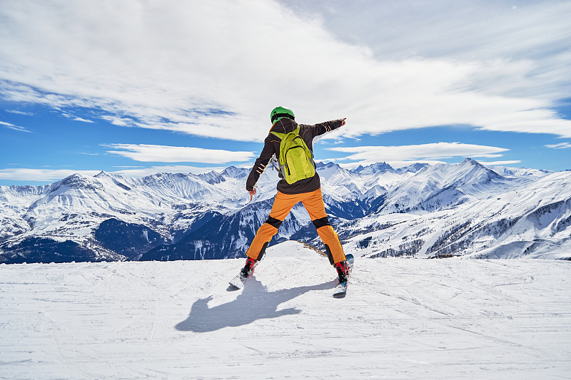 背包,阿尔卑斯山脉,滑雪场,滑雪运动,背景聚焦,白昼,注视镜头,色彩鲜艳,滑雪坡,天气