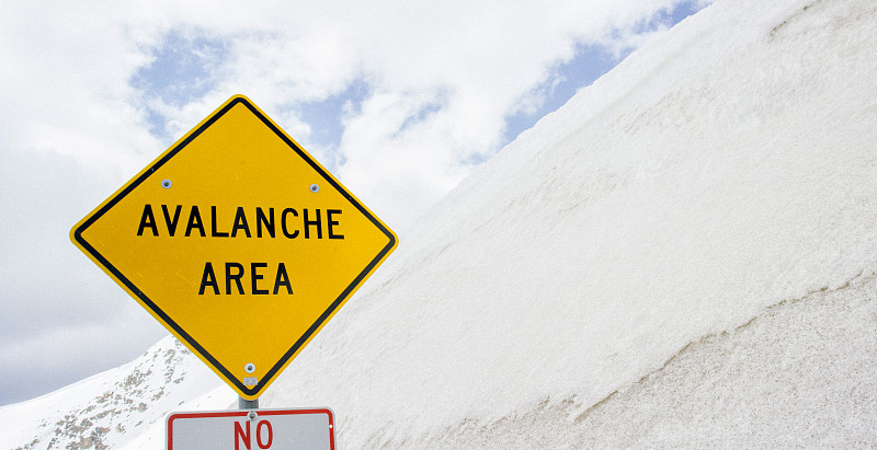 科罗拉多州,安全的,冬天,洛矶山脉,交通标志,雪崩,居住区,多云,在下面,平衡折角灯