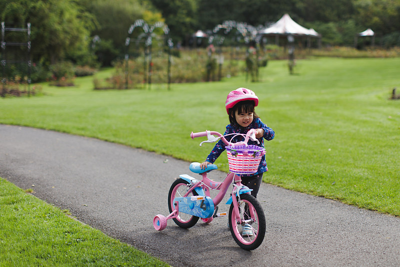 公园,骑自行车,女孩,幼儿,春天,北爱尔兰,可爱的,真实的人,脚踏车,运动