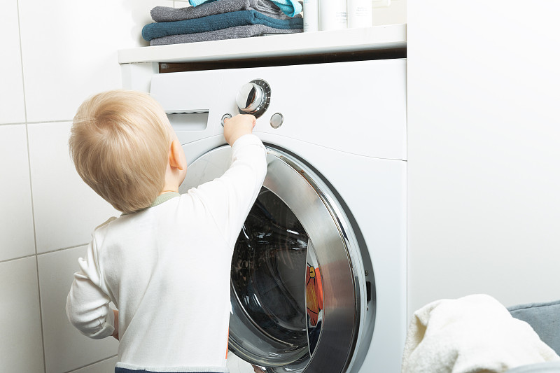 洗衣机,儿童,家常杂务,21到24个月,家庭,纺织品,小的,拿着,童年,幸福