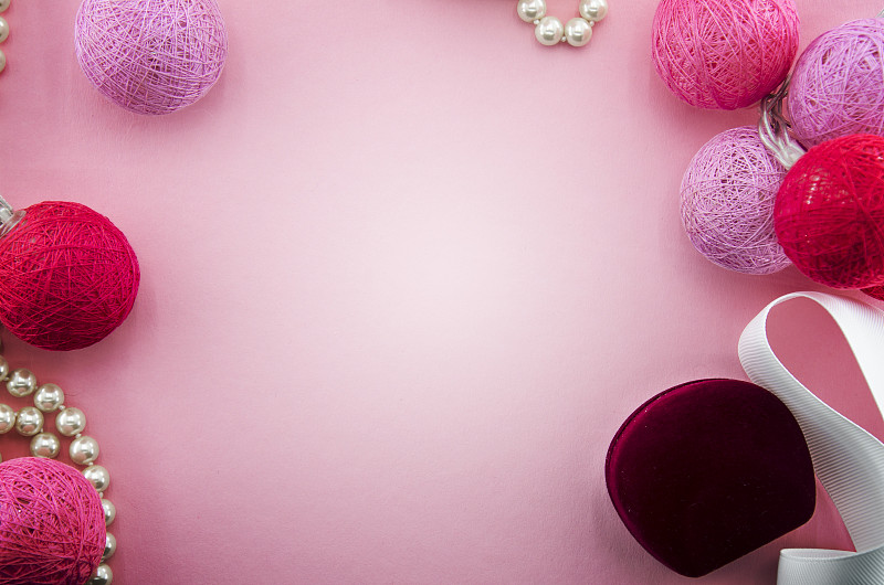 缎带,粉色背景,晚会,首饰盒,白色,花环,珍珠项链,周年纪念,贺卡,拉脱维亚