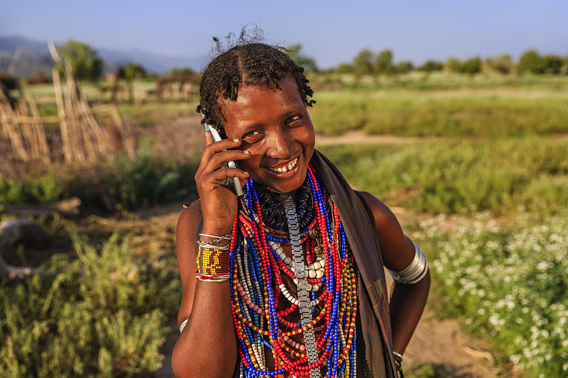 智能手机,非洲,青年女人,社区,埃塞俄比亚,肖像,埃塞俄比亚人,非洲之角,户外,仅女人