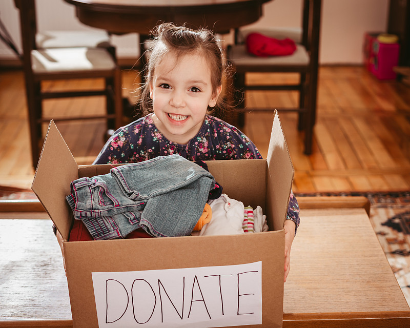 儿童,捐款箱,盒子,衣服,概念,拿着,仅一个女孩,慈善捐赠,仅儿童,童年