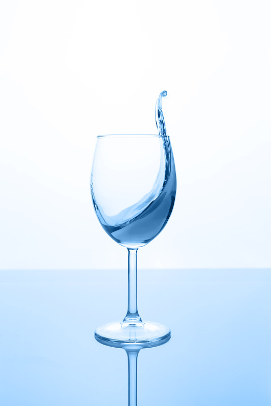 玻璃杯,概念,简单,背景,蓝色,波浪,红葡萄酒,留白,饮料,含酒精饮料