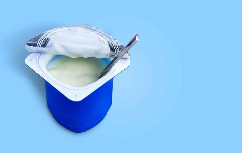 牛奶,汤匙,细菌,酸奶,蓝色背景,一次性杯子,钙,奶制品,清新,自然界的状态
