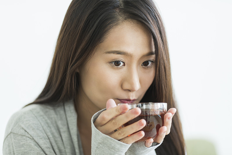 茶,青年女人,饮料,寒冷,热,仅日本人,红茶,杯,一个人,东亚人