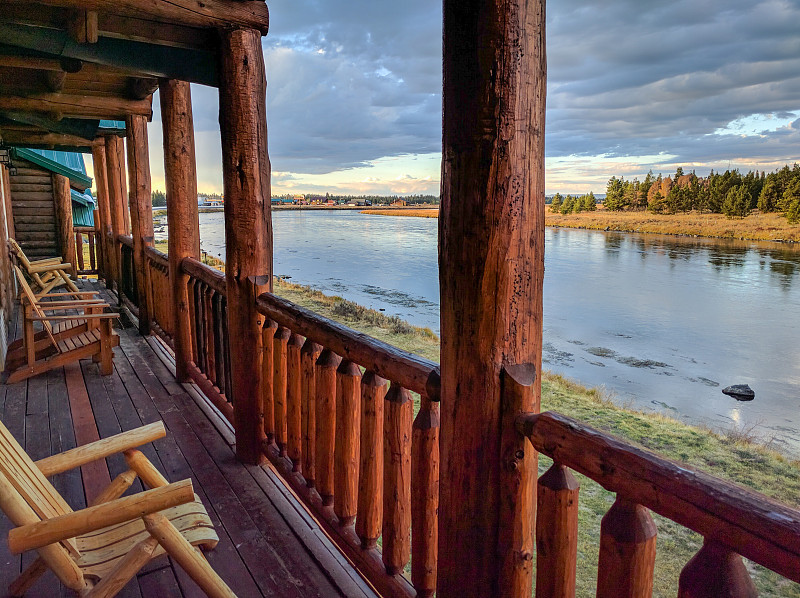 早晨,爱达荷公园岛,门廊,木材,黄昏,椅子,圆木,透过窗户往外看,湖,钓鱼