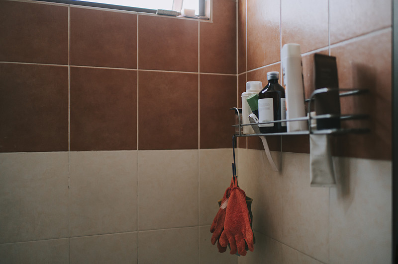 浴室,被抛弃的,湿,瓷砖,水槽,现代,肮脏的,涂料,窗户,住宅内部
