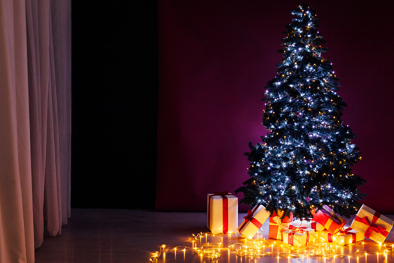 圣诞树,礼物,照明设备,花环,新年前夕,球体,暗色,边框,装饰物,背景