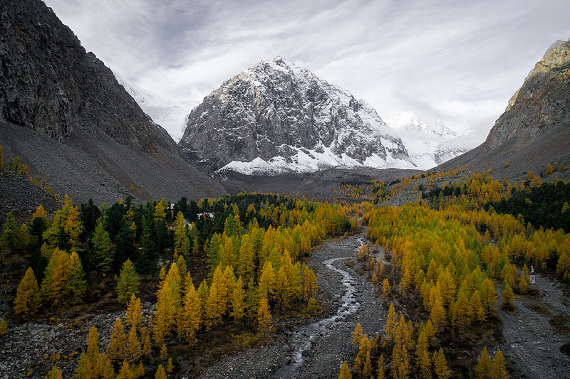 山脉,高大的,秋天,河流,山谷,云,自然美,岩石,树