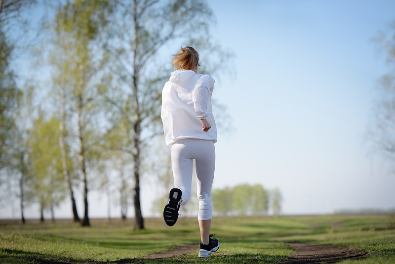 慢跑,女人,成年的,推铅球,自然美,黎明,活力,身体活动,焦点,运动