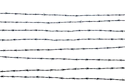 朝鲜在分界线设置三重铁丝网、堵截桥梁和路途、筑起防护墙韩国总统：曩昔韩朝“如同假装是敌人但最近如同真的变成了仇人”