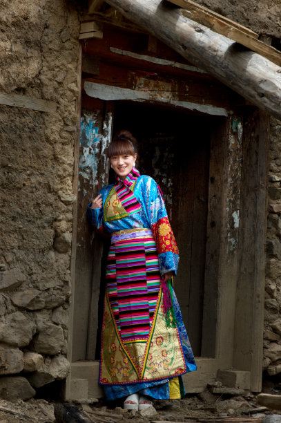 藏族女青年像