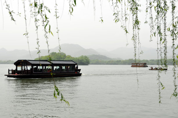 春雨西湖