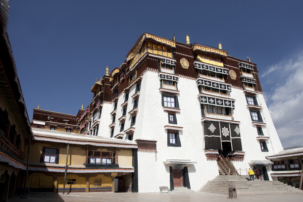 晨光中的西藏布达拉宫