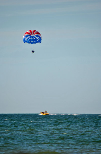 海上快艇滑翔伞