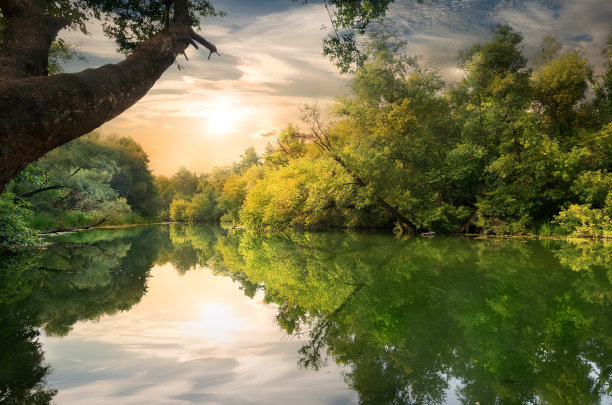 山水湖景