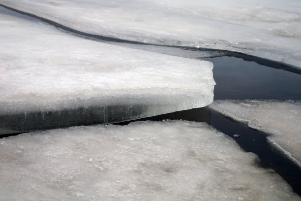 冰河雪水