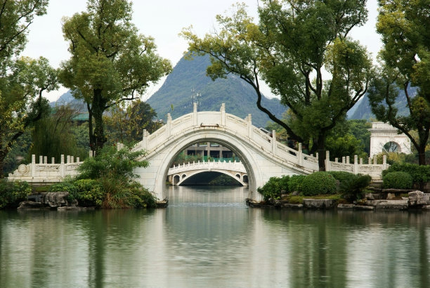 中式古典拱桥