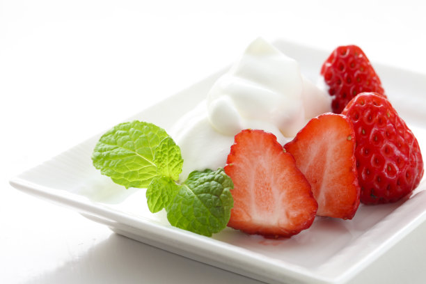 奶油草莓白底高清