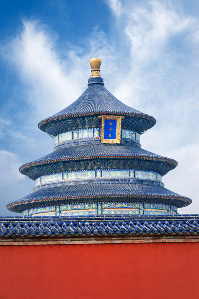蓝天白云下的北京天坛