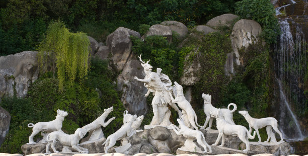 公园彩色鹿雕塑