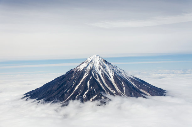 山顶云层