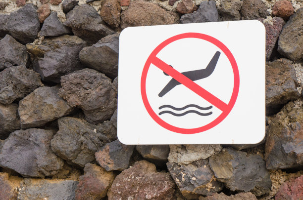 防止溺水标识