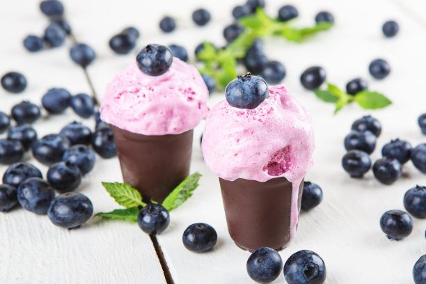 黑莓蓝莓冰淇淋