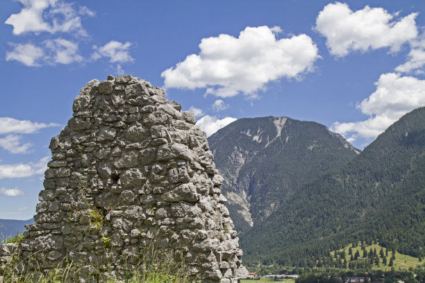 鲁瓦扎赫山谷