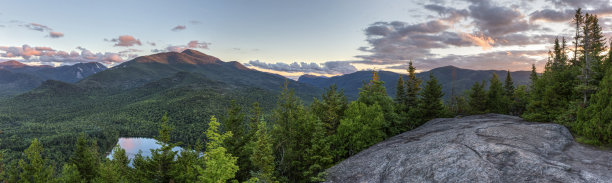 夕阳下的大山风景