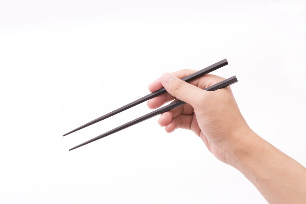 筷子夹起的食物