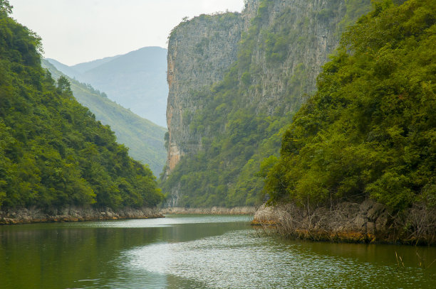三峡大坝地貌全景图