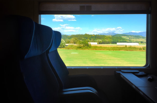 火车靠窗