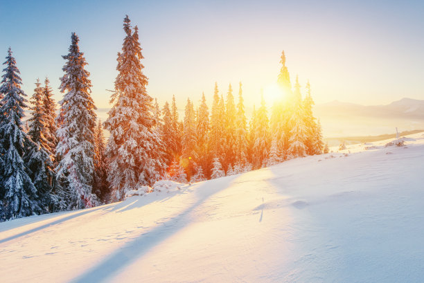 雪景夕阳