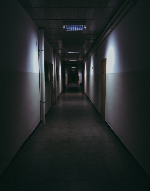 黑暗的楼道