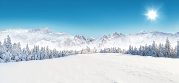 深山雪景