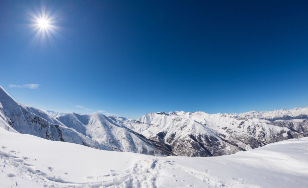 雪山冬景