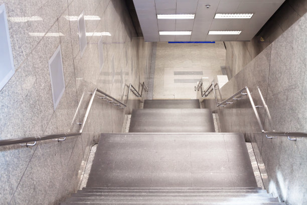 地铁通道楼梯