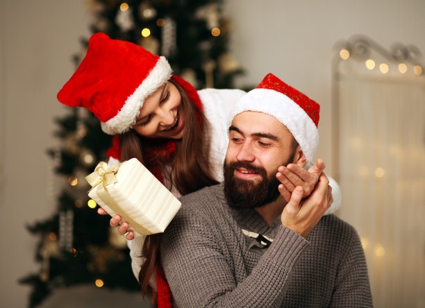 微笑的圣诞老人和他的老婆