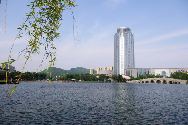 中式酒店水池园林设计