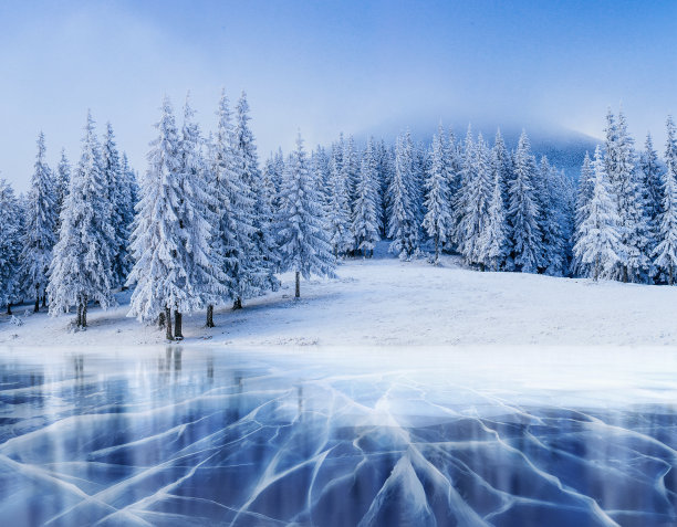 冰雪山景