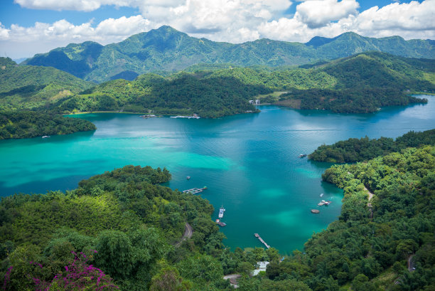 中式地产山峰湖水湖泊