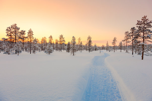 雪景夕阳