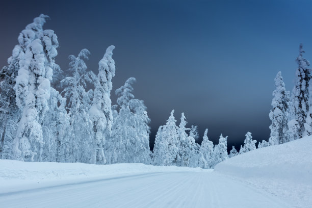 冰天雪地冬夜