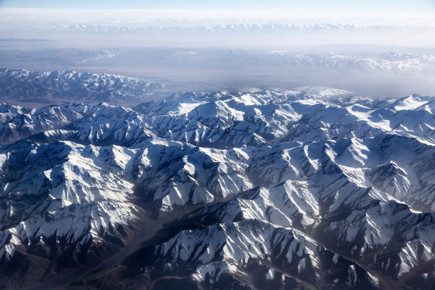 天山雪山