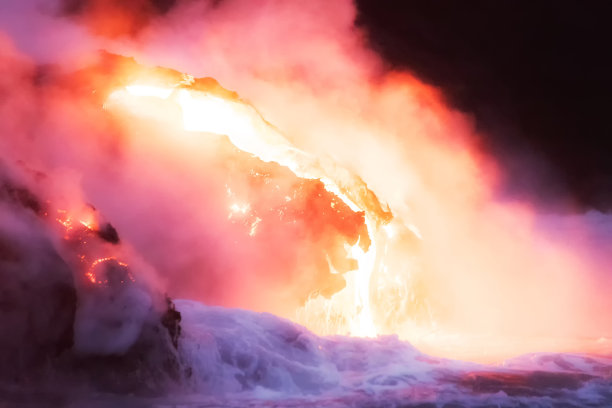 火山爆发岩浆