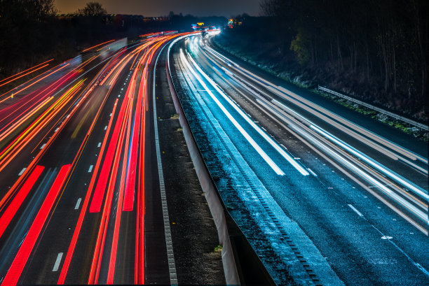 多车道公路