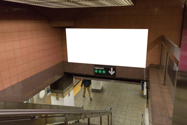 地铁地下通道广告栏
